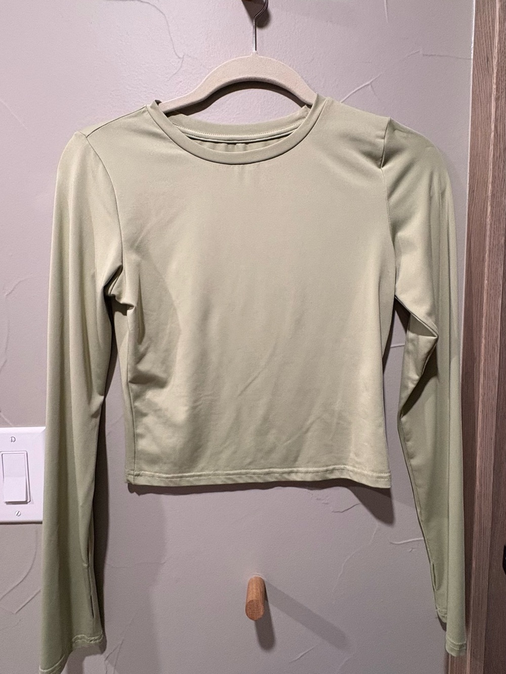 COMMENSE Women’s Long Sleeve Crop Crew Neck Top in Light Green